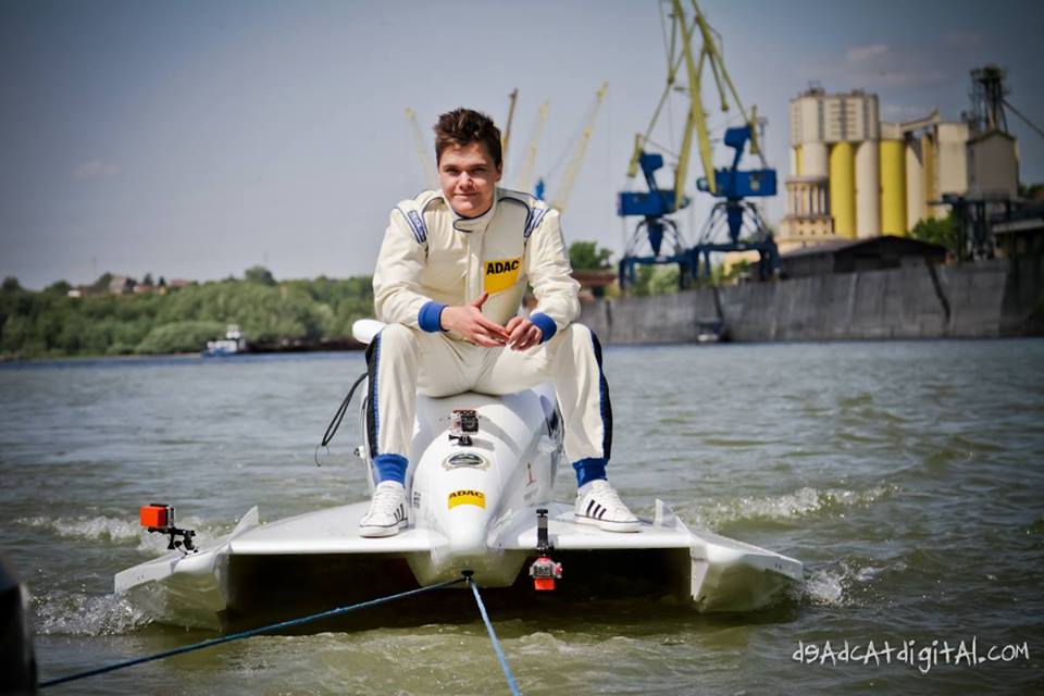 F4 PowerBoat_2_Aron Tabori