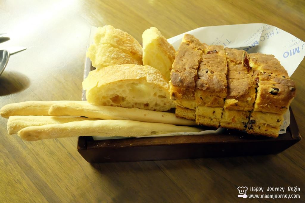 THEO MIO_BREAD