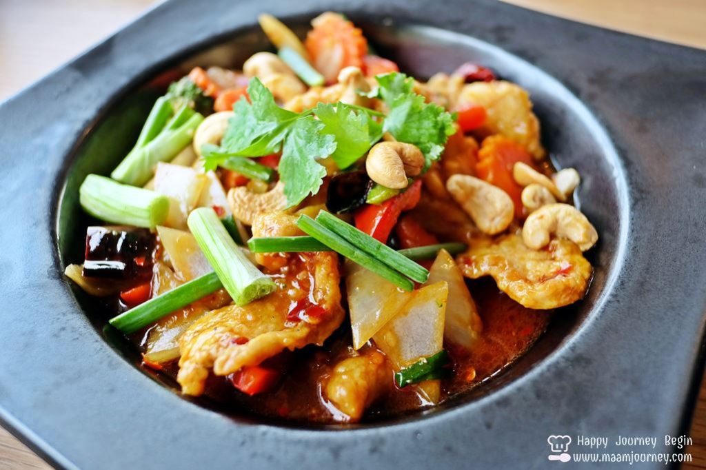 Breeze Cafe_Stir Fried Chicken and Cashew Nuts