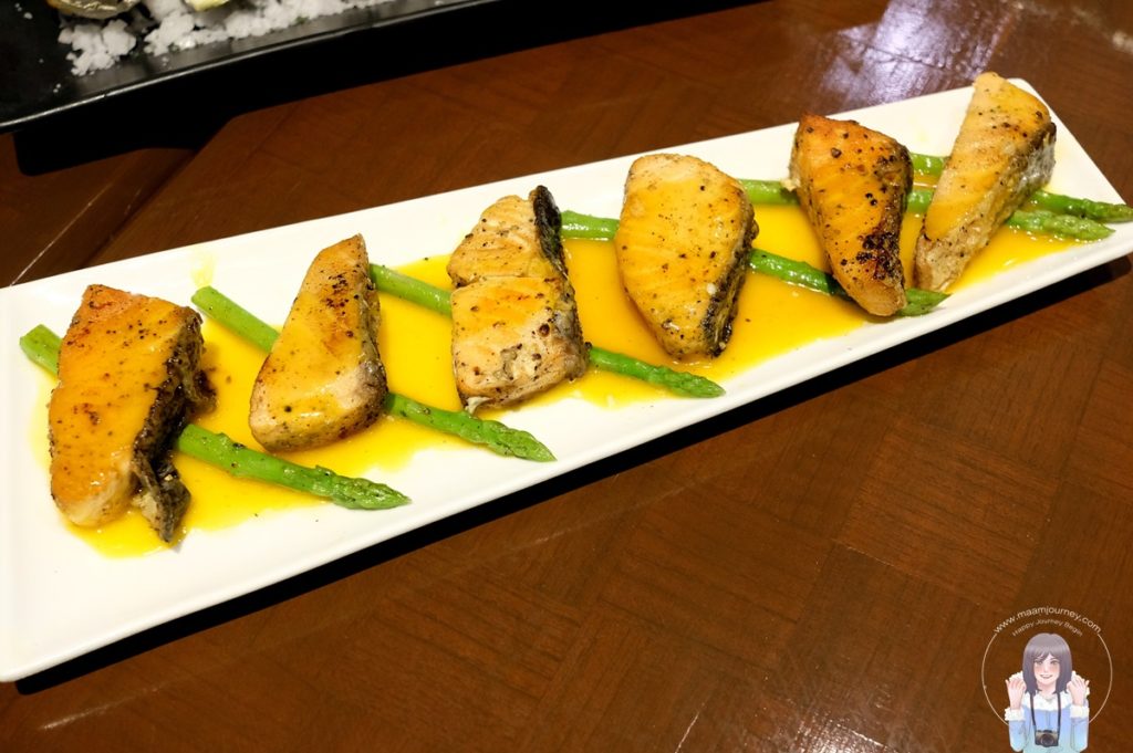 Grilled Salmon with Honey, Orange Sauce and Green Asparagus ปลาแซลมอนย่างกับนํ้าผึ้ง,ซอสส้มและหน่อไม้ฝรั่ง