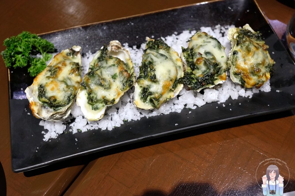 Oyster Rockefeller, Baked Oyster with Spinach and Cheese หอยนางรมอบพร้อมผักโขมและชีส