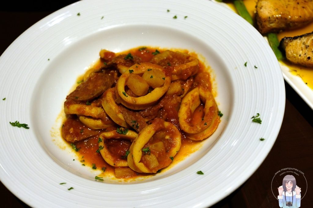 Sautéed Calamari with Spicy Chorizo Sausage ปลาหมึกผัดไส้กรอกโซริโซ่