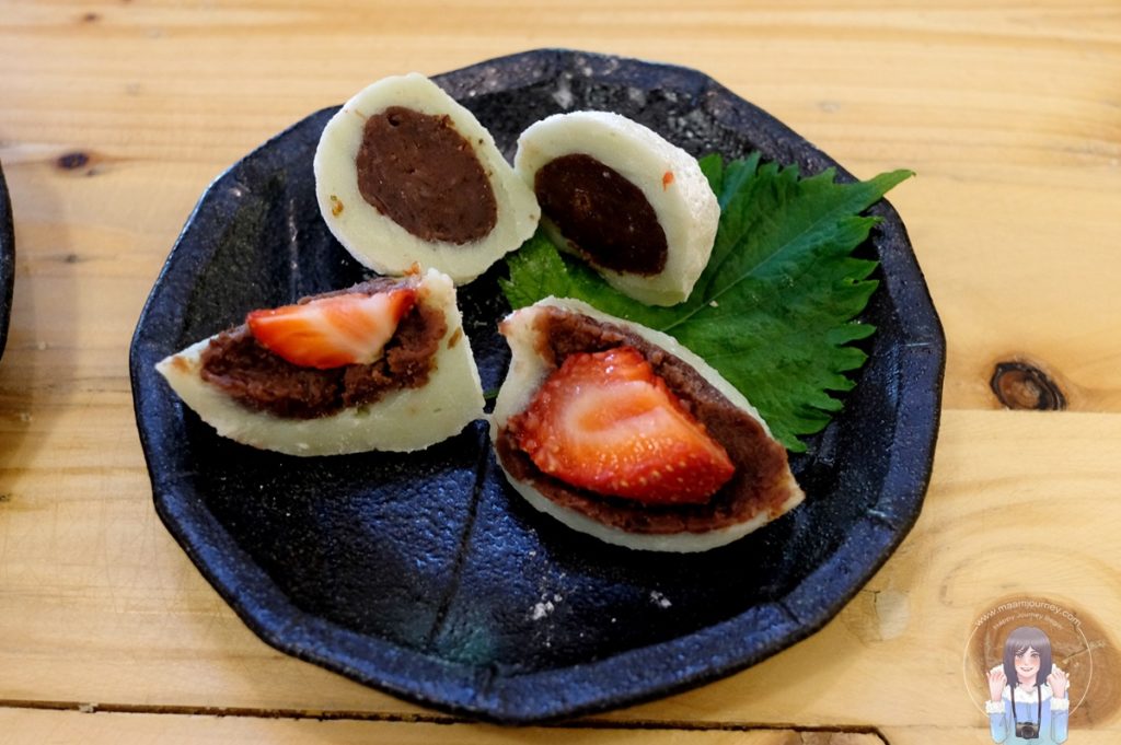 Homemade Strawberry Daifuku (120 บาท) / Homemade Daifuku (37 บาท) 