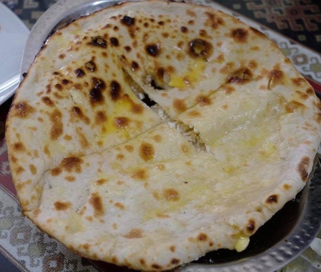 Mozzarella cheese naan นานชีสมอสซาเรลลา 100 บาท ห๊อมหอม