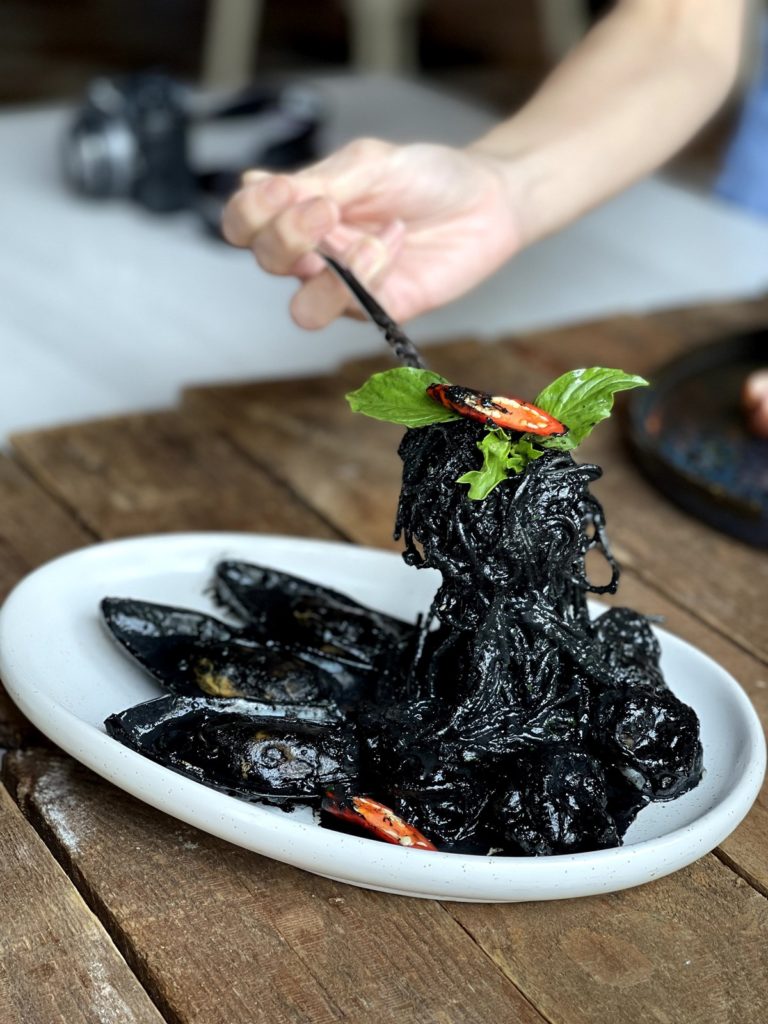 สปาเก็ตตี้ซีฟู้ดซอสหมึกดำ Spaghetti Seafood Nero (Ink Squid Sauce)