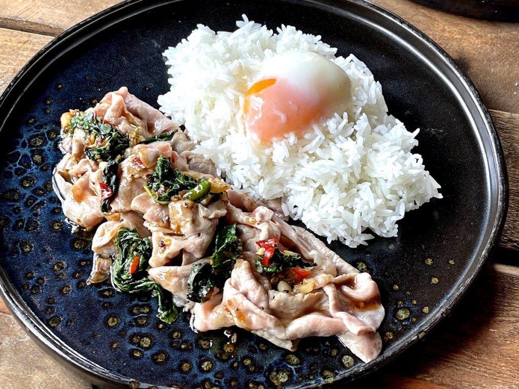 ข้าวกะเพราหมู S-Pure สไลด์ + ไข่ออนเซน Sliced S-Pure Pork with Thai Holy Basil, Jasmine Rice, Onsen Egg
