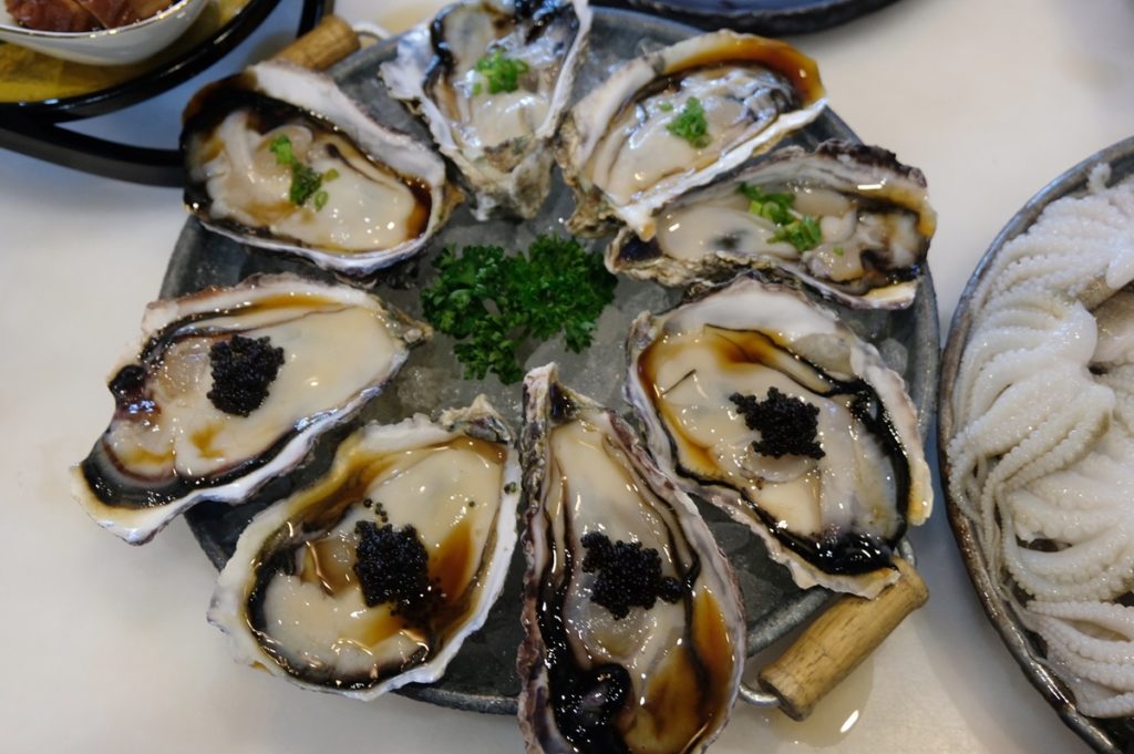 Korean oysters หอยนางรมเกาหลีสด ๆ  