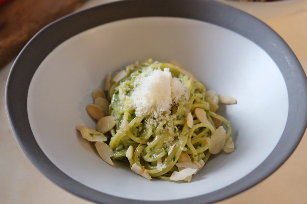 สปาเก็ตตี้เพสโต้อัลมอนด์ (Almond Pesto Spaghetti)