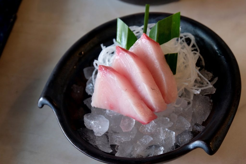 ซาชิมิปลาฮามาจิ (Hamachi Sashimi)