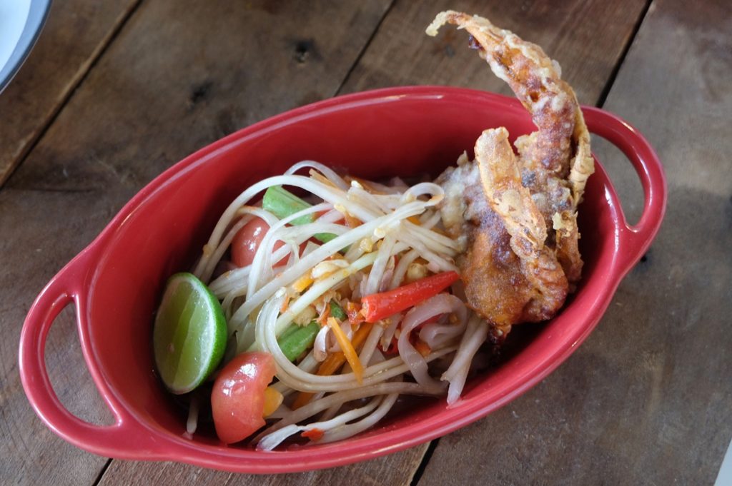 ตำเส้นจันท์ปลาร้าปูนิ่มทอด (Thai Rice Noodle Salad with Pickled Fish Sauce and Soft-shell Crab)