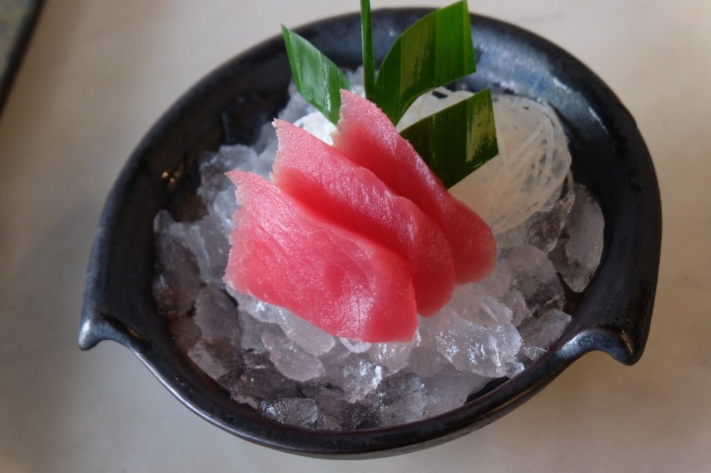 ซาชิมิทูน่าครีบเหลือง (Yellowfin Tuna Sashimi)