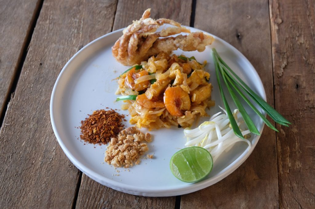 ผัดไทยปูนิ่ม (Pad Thai with Soft-shell Crab)