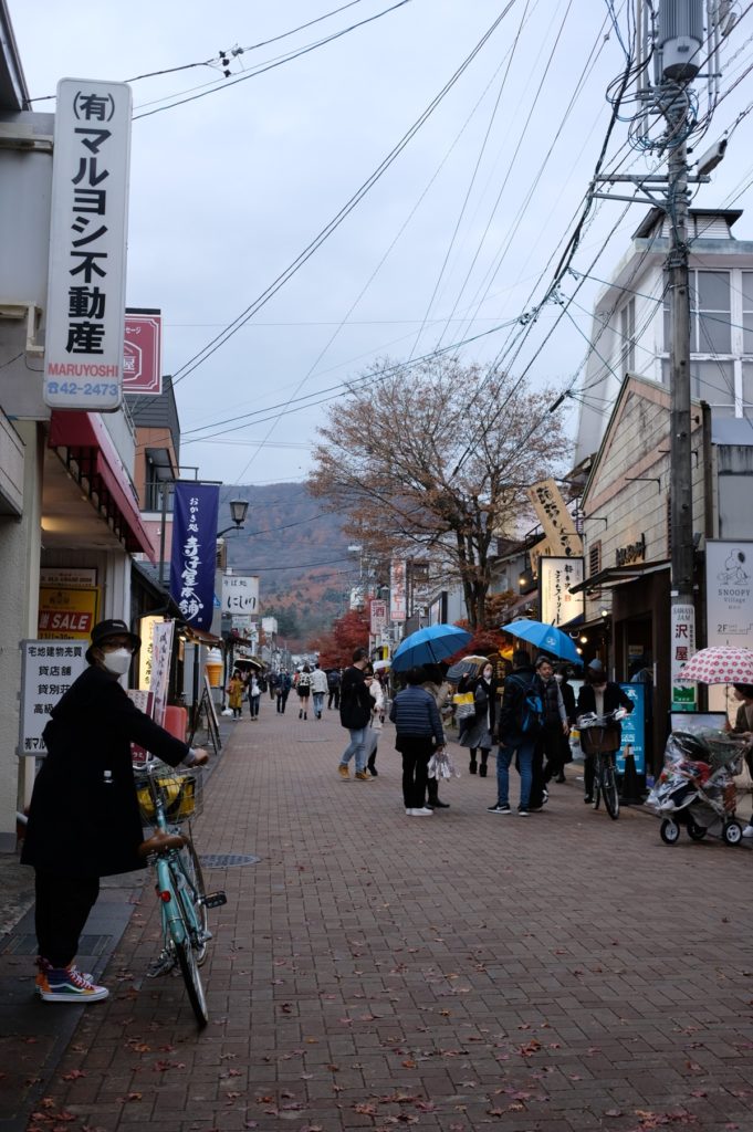 ตลาดคนเดิน ก็น่าเดิน เสียดายวันไปฝนตก