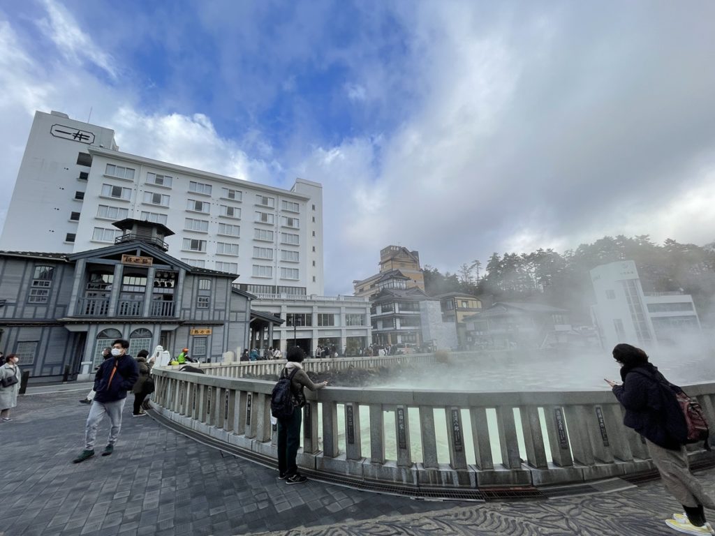 ยุบาทาเคะ (Yubatake) ถือเป็นจุดแลนด์มาร์ค Kusatsu Onsen