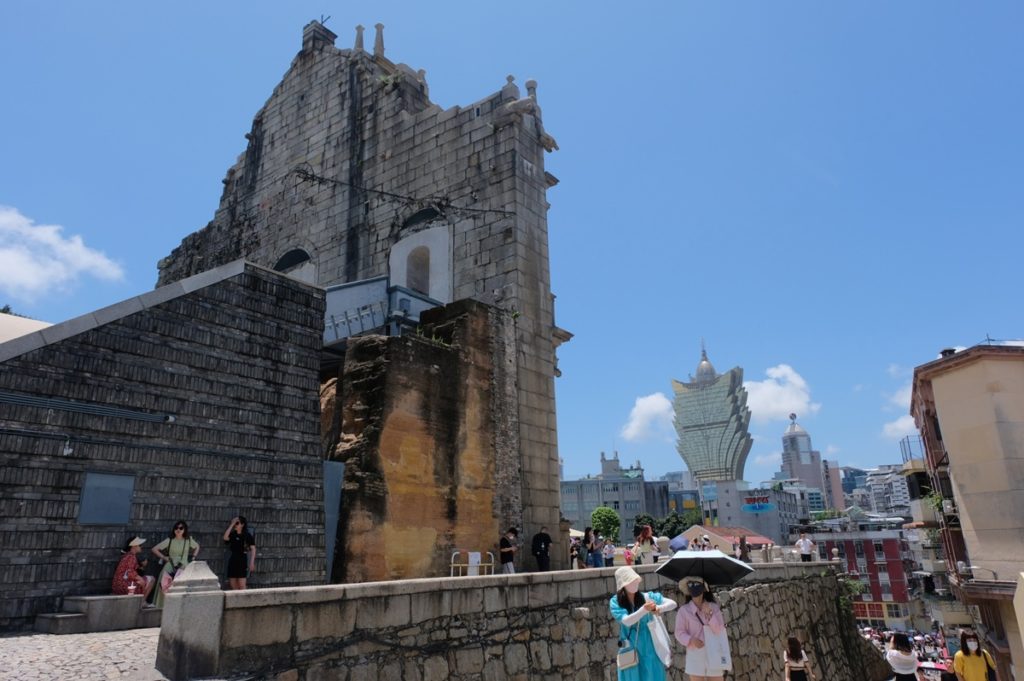 วัดนาชา Na Tcha Temple อยู่มุมนี้นะคะ ไม่ได้ถ่ายมาพอดีมีทีมมาถ่ายทำ