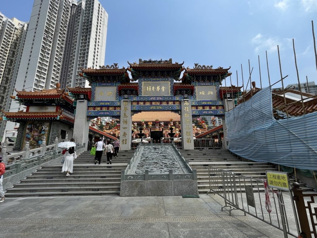 วัดหวังต้าเซียน Wong Tai Sin Temple ก่อนเข้าไปด้านใน