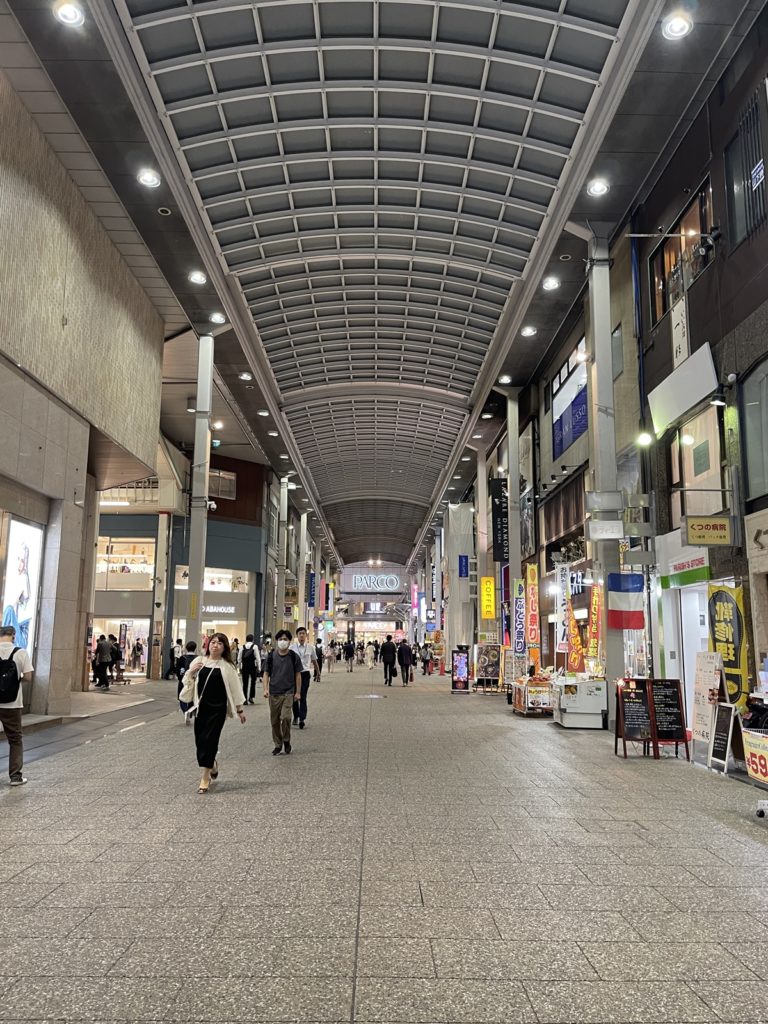 Hiroshima Hondori Street 本通商店街 แหล่งช้อปปิ้งย่านใจกลางเมืองของฮิโรชิม่า